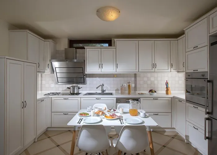 Azzuro With Private Pool By Estia