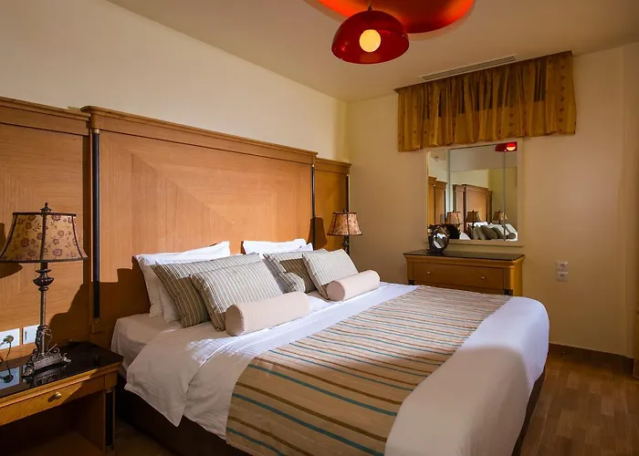 Azzuro With Private Pool By Estia 别墅 *