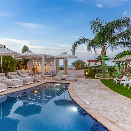 Azzuro With Private Pool By Estia Villa *