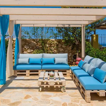 Azzuro With Private Pool By Estia