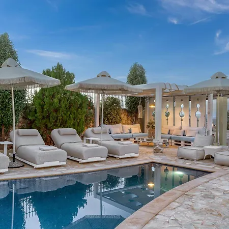 Azzuro With Private Pool By Estia Villa