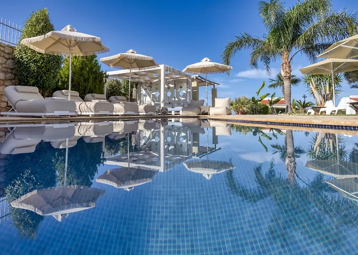 Azzuro With Private Pool By Estia