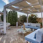 Azzuro With Private Pool By Estia 헐소니소스