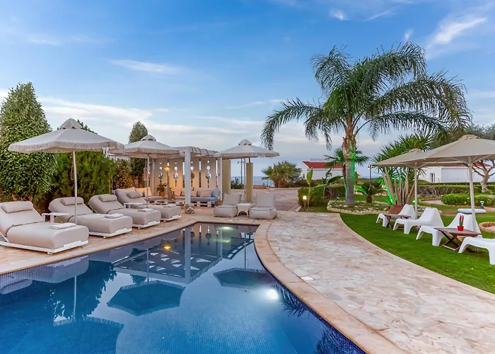 Azzuro With Private Pool By Estia Villa *