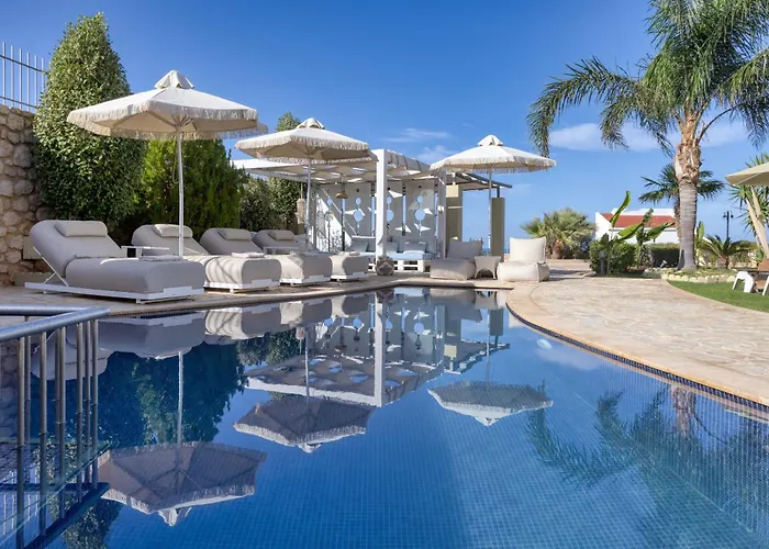 Azzuro With Private Pool By Estia * Herszonisszosz